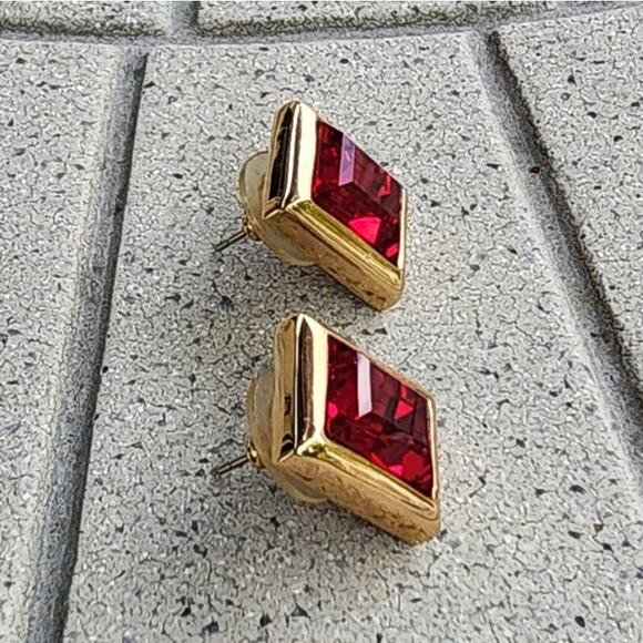 Vintage Signed SAL Swarovski Red Crystal Gold Plated Rectangle Earrings - Picture 2 of 7